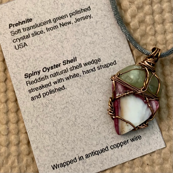 Prehnite and Spiny Oyster Shell Necklace - Picture 5 of 12